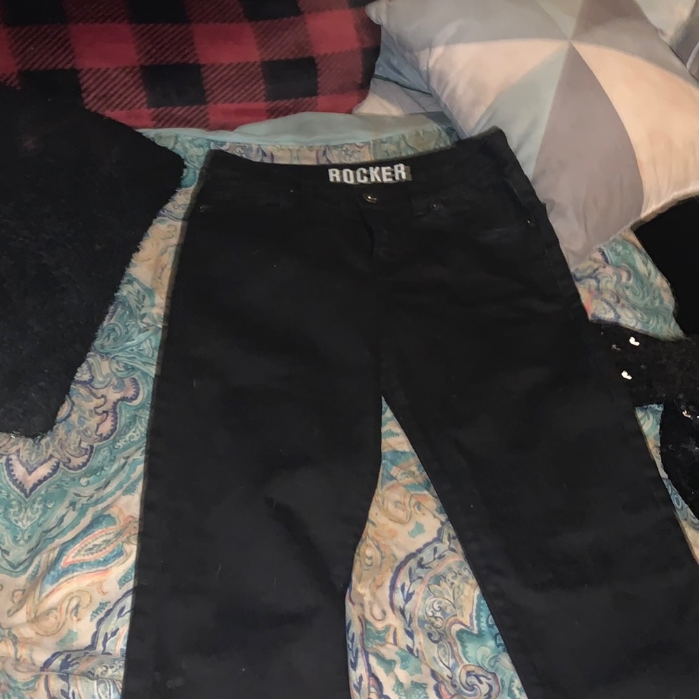 They are smalls and they won’t fit my little sister and they have been washed